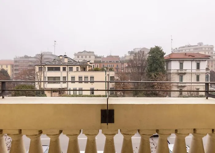 Vintage Chic Flat Steps From Fiera & Wi-fi * Milano