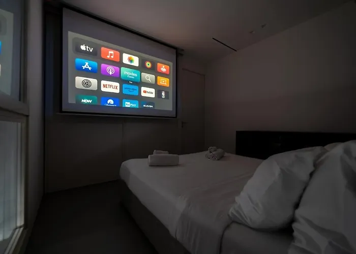 Luxury Penthouse, Exclusive Design & Private Garage * 밀라노