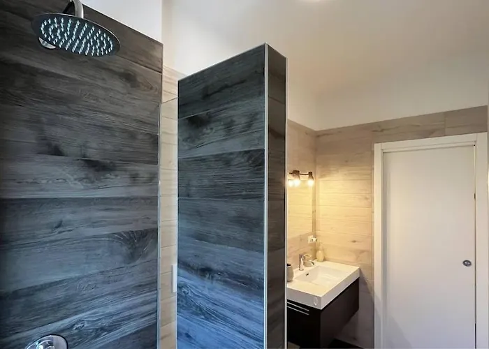 De Angeli District Lust