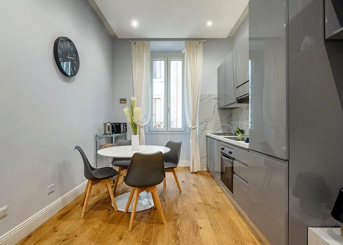 Plinio 33 Apartament