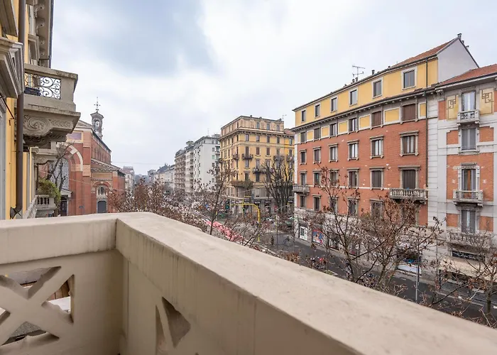 Daire Three-room Flat With Balcony In Porta Romana Milano
