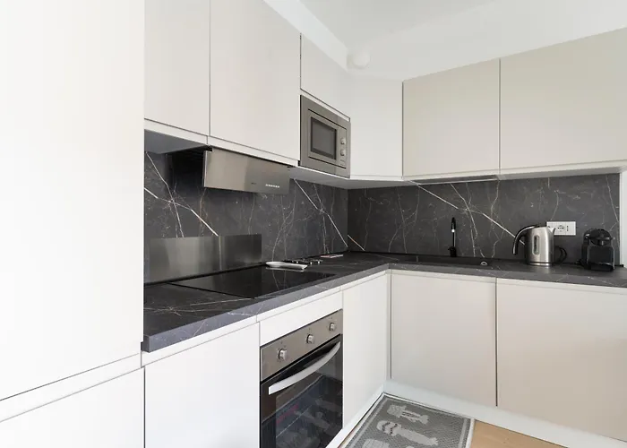 Guesthost - Cozy Balcony Porta Romana