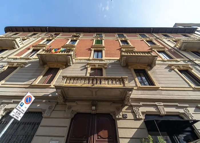 Three-room In The Heart Of * Mediolan