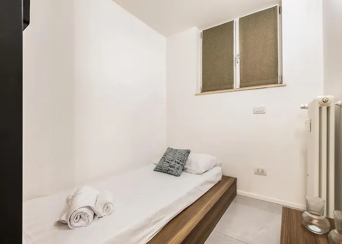 公寓 Modern Design 5 Minutes San Raffaele 米兰