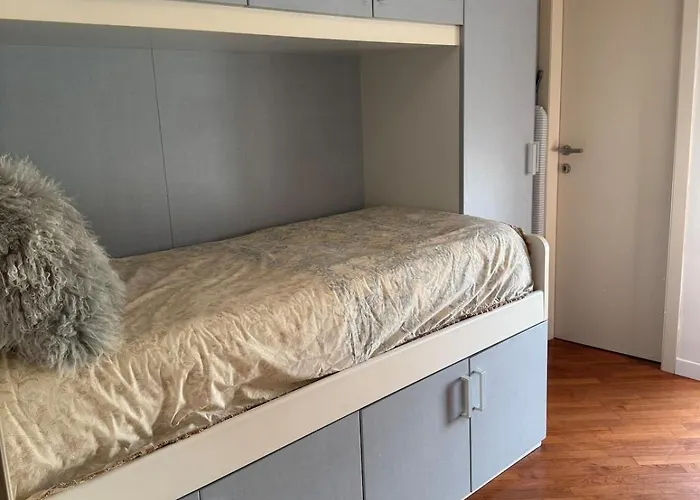 Apartment Three Bedrooms, Sunny, Quite In Isola Neighborhood *