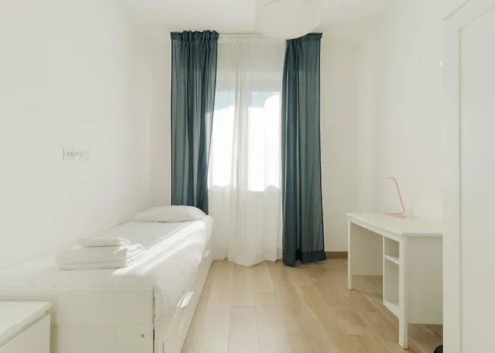 Guesthost - Spacious Balcony X6 Milán