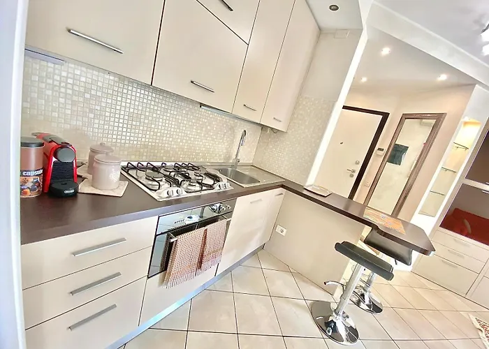 Nel Cuore Di Viale Certosa, Tra Centro Citta E Rho Fiera Milano, Con Parcheggio Interno Privato *