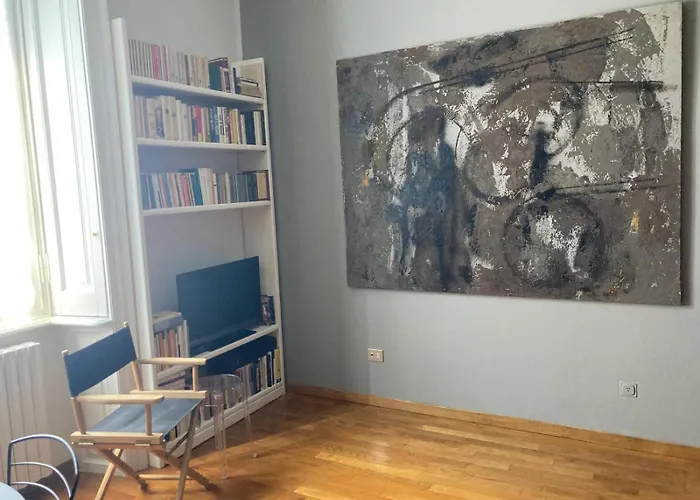 Daire Designer In Center *