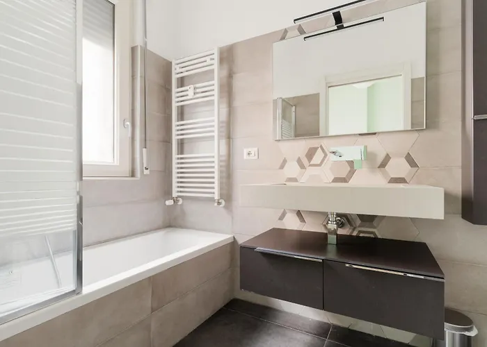 Guesthost - Stylish Forlanini M4