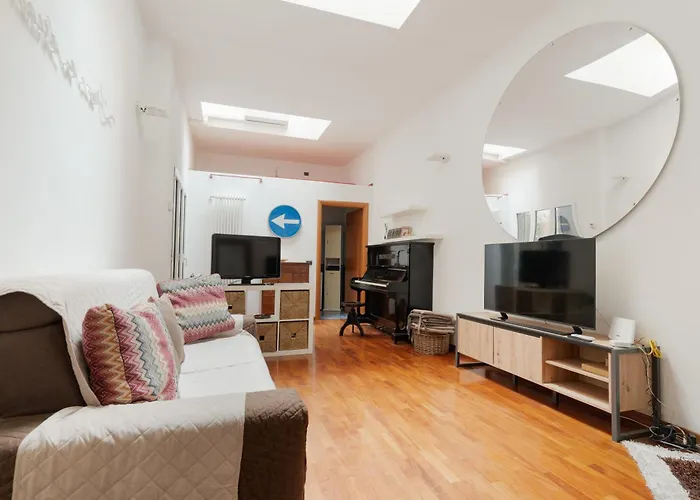 Guesthost - On Two Levels * 밀라노