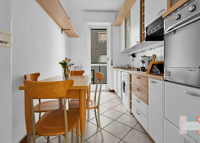 Mar19 Ampio E Luminoso A Comfort E Metro A Due Passi ميلان