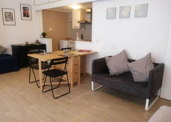 Апартаменты Bright Open Space In The Mm1 Pasteur Area *