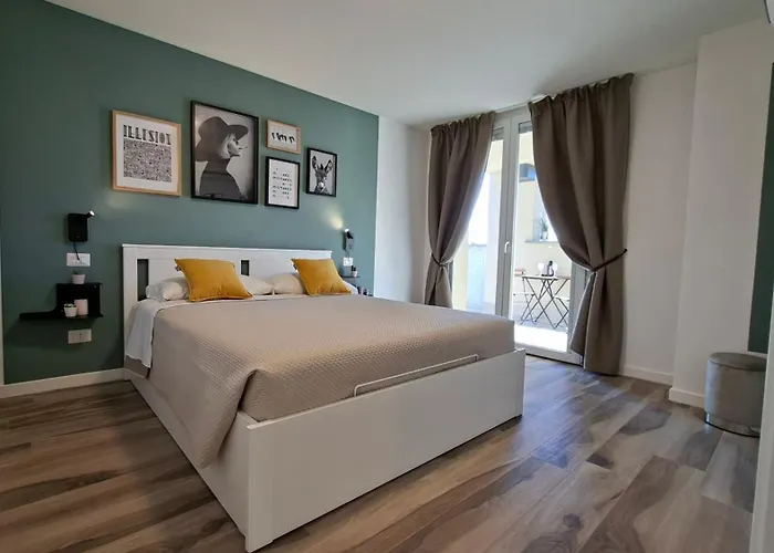 Bright With Terrace And Free Parking * Милан