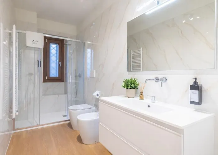 Centre Luxury, 2bdr, Sleeps 5 Milano