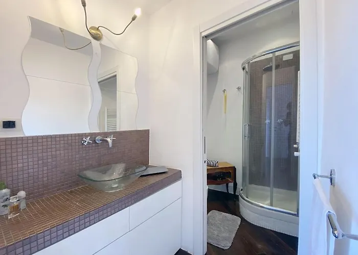 Bright With Balcony Near The Station Апартаменты *