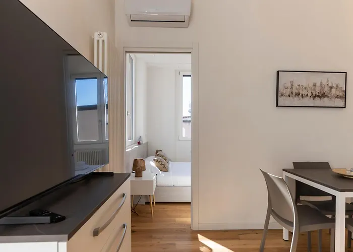 Bright Design - Isola District - Metro M3 Milán