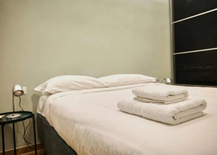 Hostmate - - Farini's Charm - Isola