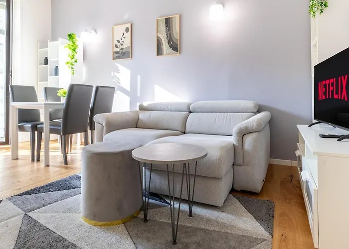 Duomo-navigli 8 Min Walk - With Terrace Apartamento *