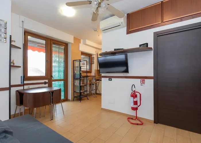 I-host 2br With Balcony Porta Romana * Milano