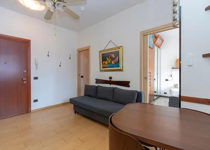 I-host 2br With Balcony Porta Romana Appartamento