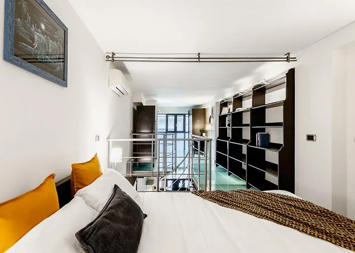 Stayeasy Lodi82 - Modern Loft Metro M3 Brenta Apartment