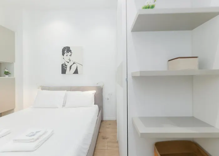Bocconi White Apartment *