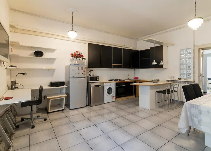 Guesthost - Cozy Near Mm1 *