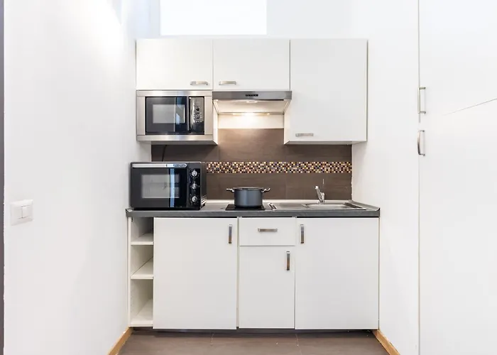 Duomo 5 Min Walk - 2 Bedrooms With Netflix, Wifi Apartment Mailand