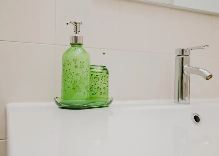 2 Bdr Flat - Direct Tram 15 Min Duomo 公寓