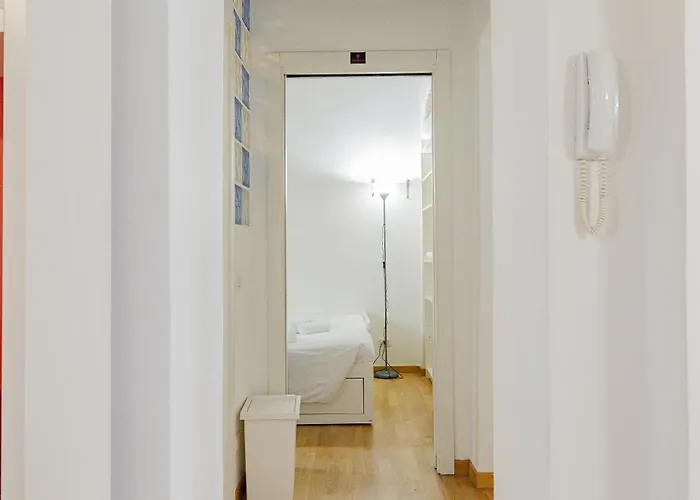 2 Bdr Flat - Direct Tram 15 Min Duomo 米兰