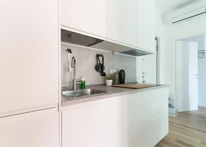 Guesthost - Comfy Balcony X4 Turro * Milán