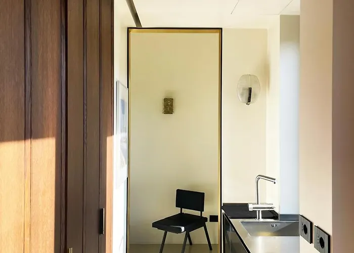 Stylish And Super Apt, * ميلان