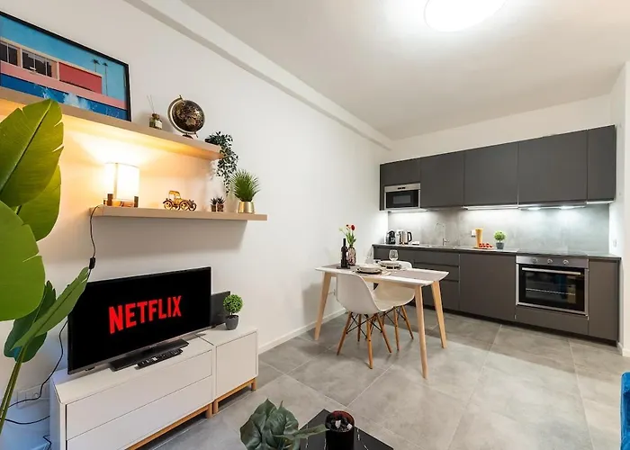 Design - Navigli & Darsena At 2 Min Милан