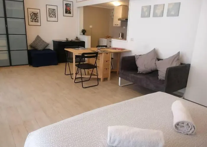 Bright Open Space In The Mm1 Pasteur Area *