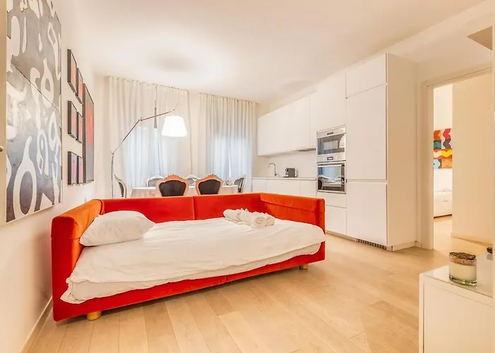 Fara- Train Station 5'-linate Airport 14' 밀라노