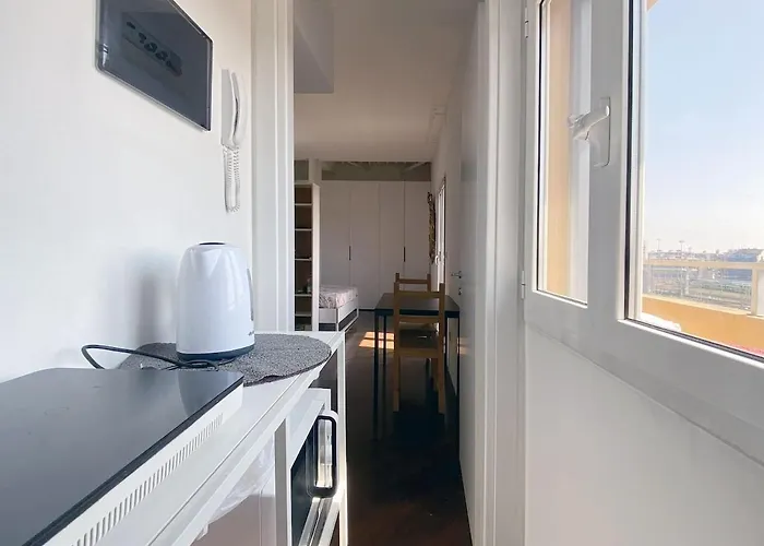 Bright With Balcony Near The Station Милан