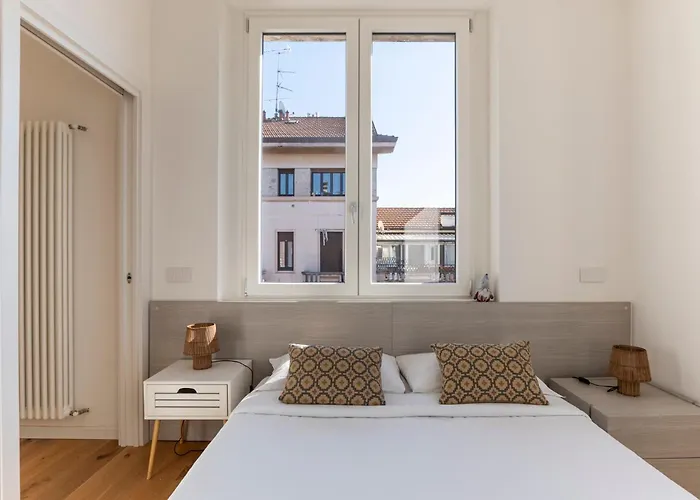 Bright Design - Isola District - Metro M3 * Milán