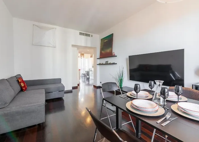 Designer Between Brera And Arco Apartment