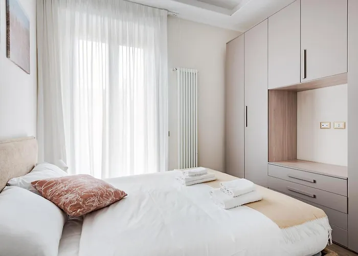 Viale Sarca - 2 Bdr Near Metro, Bicocca Διαμέρισμα