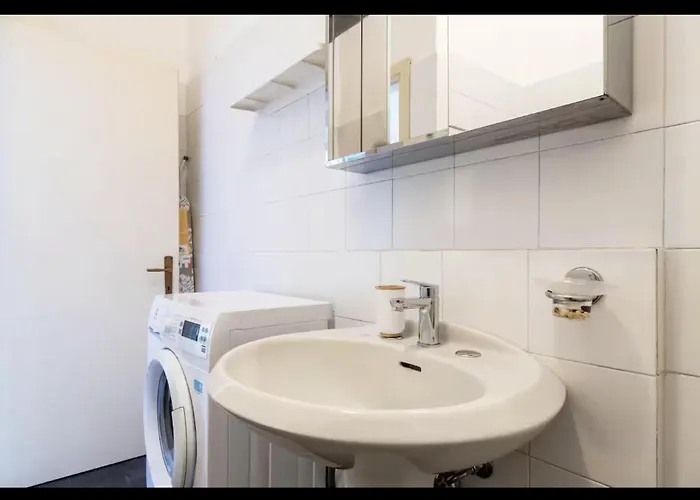 Bright Two-room In The Heart Of Chinatown Milánó