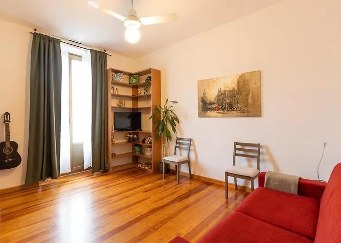 Vintage Chic Flat Steps From Fiera & Wi-fi *