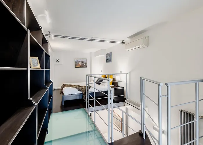 Stayeasy Lodi82 - Modern Loft Metro M3 Brenta