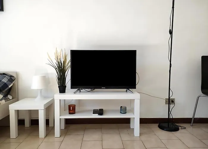 Lavi - Lakeside L&b *