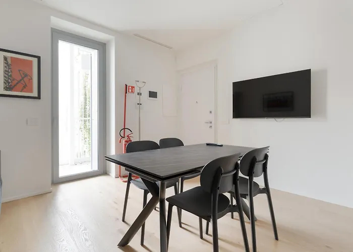 Guesthost - Cozy Balcony Porta Romana Διαμέρισμα *