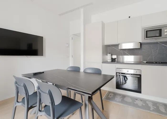 Guesthost - Cozy Balcony Porta Romana Διαμέρισμα *