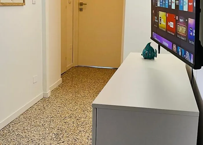 Appartamento Entire 200 Meters From The Blue Metro Line *