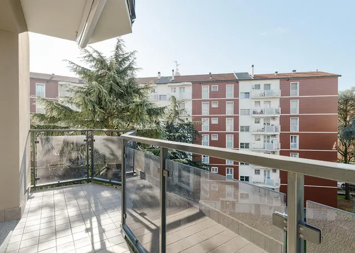 Guesthost - Spacious Balcony X6 Milan