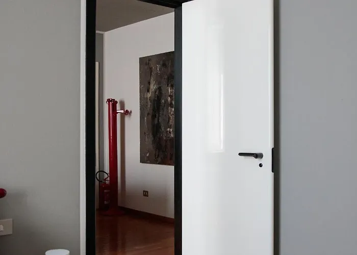 Daire Designer In Center