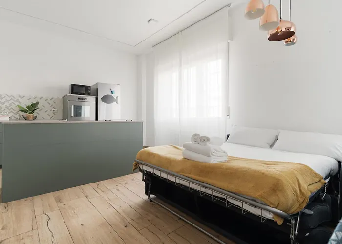 Guesthost - Stylish Forlanini M4 *