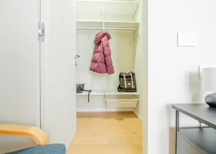 Private Parking In Chinatown - Bright Pearl *